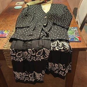 Vintage CHAUS three piece suit w/skirt, blouse. Size 8